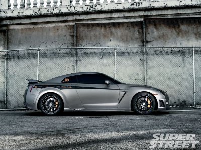 Andrew Bynum Nissan GTR picture 2