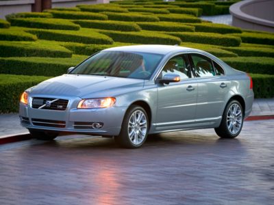 The 2010 Volvo S80, which can be bought with 0% financing for six year car loans during June, is the best deal in the competitive midsize luxury car segment.